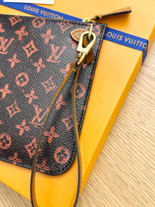 LOUIS VUITTON Catogram Pochette Wristlet Pouch