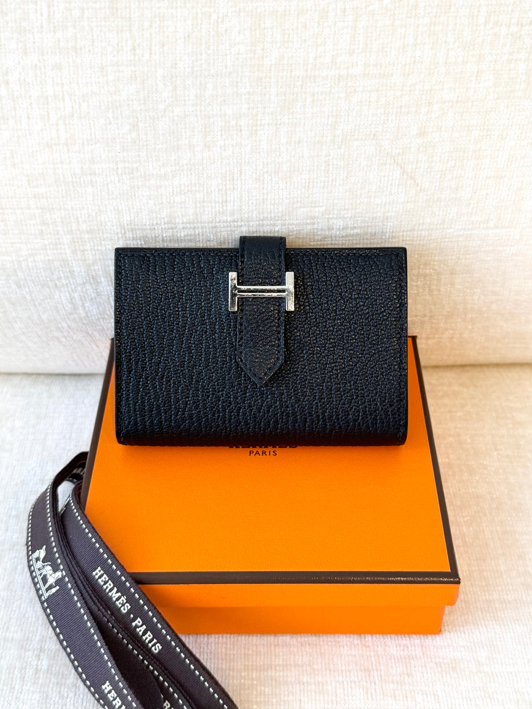 HERMES 2023 Bearn Card Holder in Noir / Epsom Leather