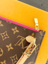 Load image into Gallery viewer, LOUIS VUITTON 2022 Monogram Neverfull MM Pochette Wristlet Pouch in Pivoine Pink
