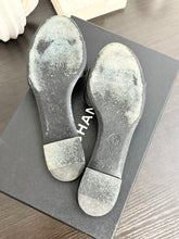 Load image into Gallery viewer, CHANEL Camellia Flower Leather Flat Sandals in Black/White - EU37.5
