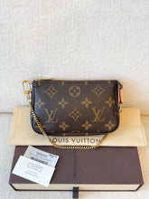 Load image into Gallery viewer, LOUIS VUITTON Monogram Canvas Mini Pochette Accessories

