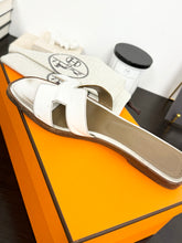 Load image into Gallery viewer, ▪️SOLD▪️HERMES Oran Sandals in White - EU37.5
