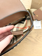 Load image into Gallery viewer, [SOLD]BURBERRY 2024 Vintage Check Note Crossbody Bag in Tan
