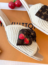 Load image into Gallery viewer, 🍒 LOUIS VUITTON LV x TM Takashi Murakami Raffia Cherry Cherie Mule / (EU) 38.5

