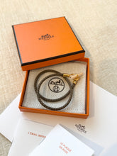 Load image into Gallery viewer, ✨BRAND NEW✨2025 Hermes Glenan Double Tour Bracelet / Étoupe / Size T2
