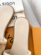 Load image into Gallery viewer, LOUIS VUITTON LV x TM Takashi Murakami Raffia Cherry Lily Flat Mule / EU38
