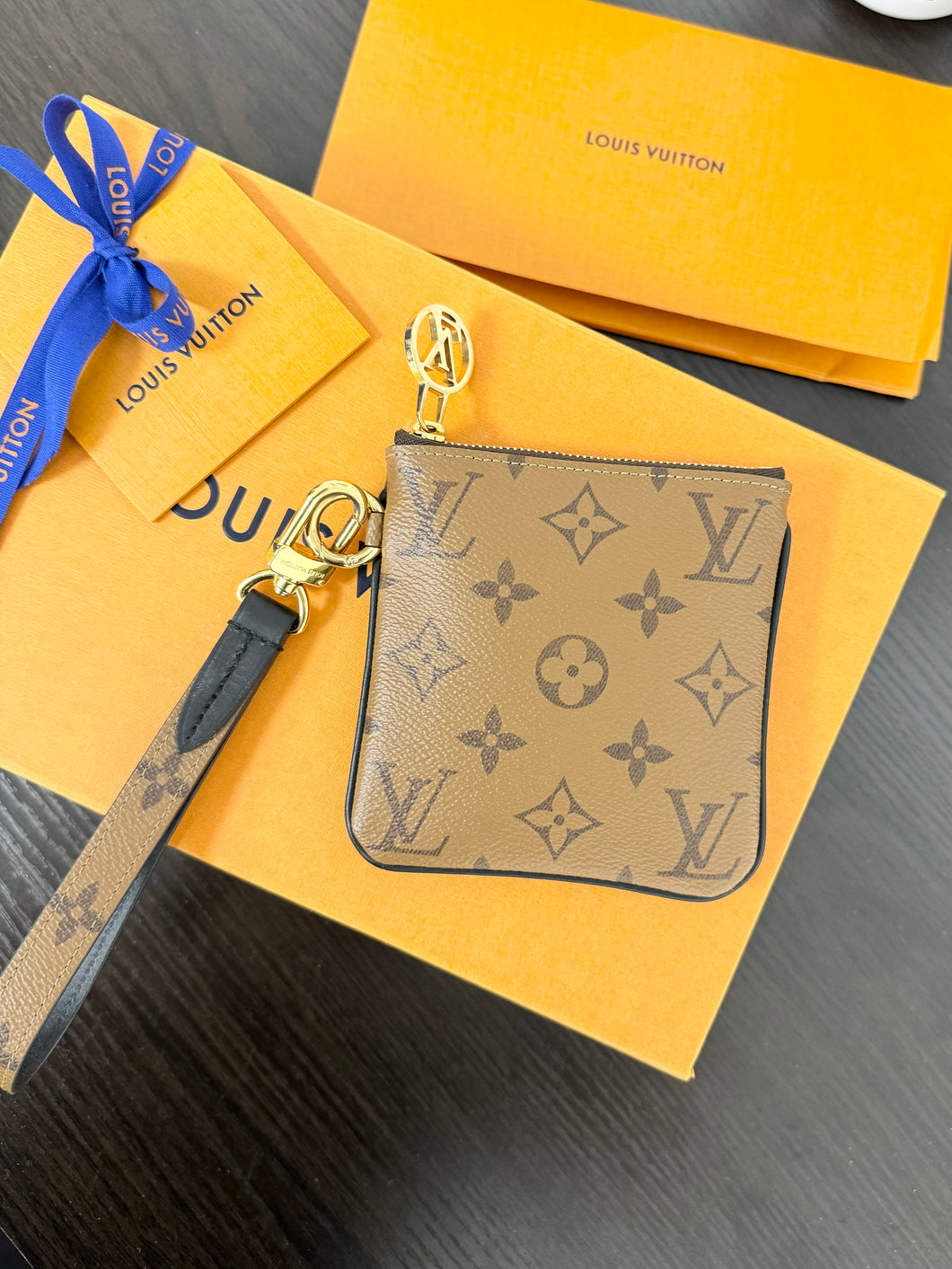 LOUIS VUITTON 2023 Monogram Reverse Square Wristlet Pouch