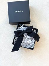 Load image into Gallery viewer, ✨NEW✨CHANEL Grosgrain Bow CC Hair Clip / Black
