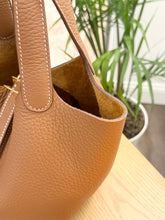 Load image into Gallery viewer, HERMES Taurillon Clemence Picotin Lock 18 PM Bucket Bag in Gold
