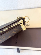 Load image into Gallery viewer, LOUIS VUITTON Monogram Canvas Mini Pochette Accessories
