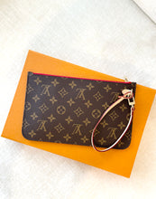Load image into Gallery viewer, LOUIS VUITTON 2024 Neverfull MM Monogram Pochette Wristlet Pouch / Cherry
