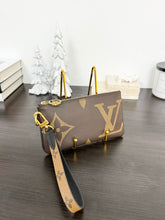 Load image into Gallery viewer, LOUIS VUITTON 2020 Monogram Giant Rectangular Wristlet Pouch
