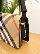 Load image into Gallery viewer, BURBERRY 2024 Snip Shoulder Bag in Sand
