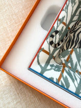 Load image into Gallery viewer, HERMES Tigre Altai Porcelain Change Tray / Marine / Vert Menth
