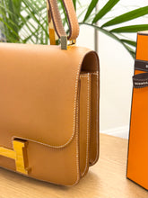 Load image into Gallery viewer, HERMES Constance 24 Evercolor Leather Shoulder Bag in Gold
