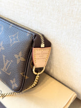 Load image into Gallery viewer, LOUIS VUITTON Monogram Canvas Mini Pochette Accessories
