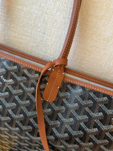 Load image into Gallery viewer, ✨CLASSIC✨2025 GOYARD Saint Louis PM Tote Bag / Black &amp; Tan

