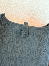 Load image into Gallery viewer, HERMES Evelyne TPM 16 Clemence Leather Amazone Bag - Noir/Ecru/Noir / PHW
