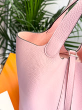 Load image into Gallery viewer, HERMES 2024 Clemence Picotin Lock 22 Palladium Hardware in Rose Sakura
