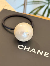 Load image into Gallery viewer, CHANEL Pearl CC Hair Tie in Black/White
