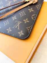 Load image into Gallery viewer, LOUIS VUITTON Neverfull MM Monogram Pochette Wristlet Pouch - Cherry

