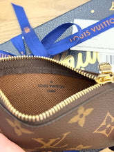 Load image into Gallery viewer, LOUIS VUITTON 2024 Monogram Cles Chain Key Pouch
