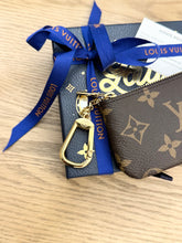 Load image into Gallery viewer, LOUIS VUITTON 2024 Monogram Cles Chain Key Pouch
