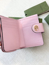 Load image into Gallery viewer, GUCCI Medium Double G Bi-Fold Compact Wallet with Bamboo / Pink
