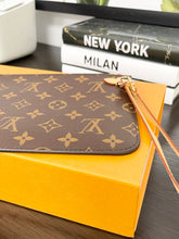 Load image into Gallery viewer, LOUIS VUITTON 2022 Monogram Neverfull MM Pochette Wristlet Pouch in Pivoine Pink
