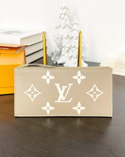 Load image into Gallery viewer, LOUIS VUITTON 2023 Monogram Félicie Empreinte Leather Coin Holder Insert - Khaki
