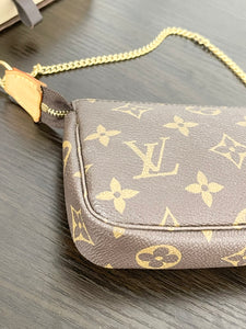 LOUIS VUITTON Monogram Mini Pochette Accessoires