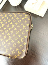 Load image into Gallery viewer, LOUIS VUITTON Monogram Canvas 15 Inch Laptop Case
