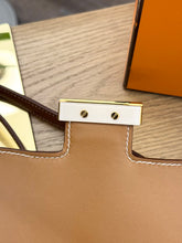 Load image into Gallery viewer, HERMES Constance 24 Evercolor Leather Shoulder Bag in Gold
