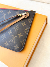 Load image into Gallery viewer, LOUIS VUITTON Neverfull MM Monogram Pochette Wristlet Pouch - Cherry
