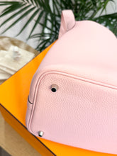 Load image into Gallery viewer, HERMES 2024 Clemence Picotin Lock 22 Palladium Hardware in Rose Sakura
