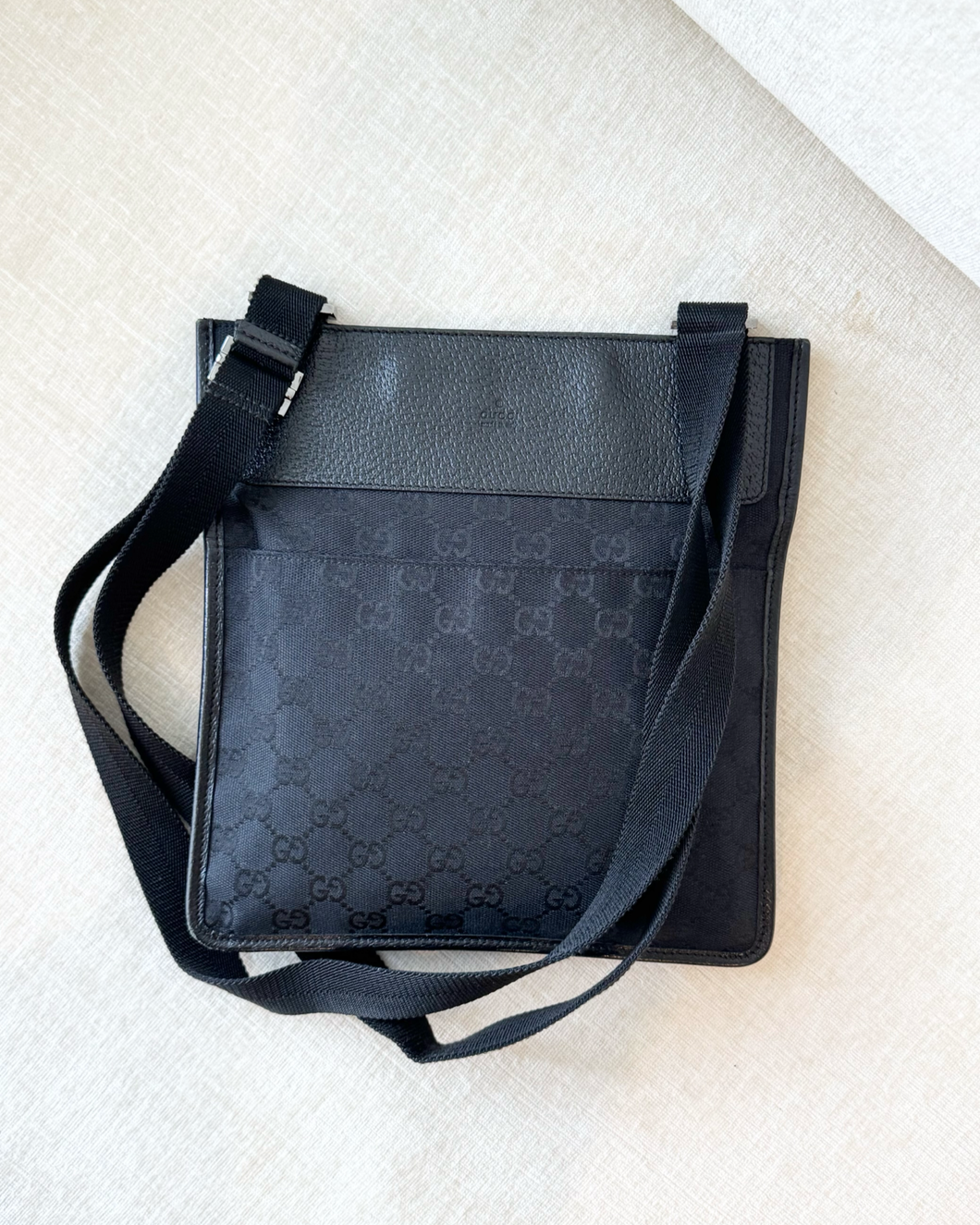 GUCCI Unisex GG Monogram Messenger Crossbody Bag / Black