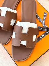 Load image into Gallery viewer, ✨ICONIC✨Hermes Women’s Calfskin Oran Sandals / Gold / (EU)38.5
