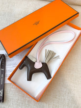 Load image into Gallery viewer, 🐎✨NEW✨2025 Hermes Rodeo PM Charm / Chocolat / Craie / Rose Darling
