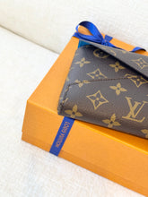 Load image into Gallery viewer, 💙 NEW!! LOUIS VUITTON 2025 Monogram Kirigami Organizer / Gaston Blue
