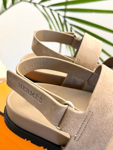 HERMES Genius Suede Goatskin Sandals in Beige Sable - EU37