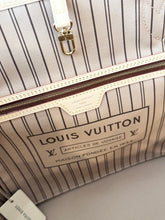 Load image into Gallery viewer, LOUIS VUITTON 2025 Monogram Neverfull MM Monogram Tote / Rose Beige
