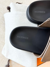 Load image into Gallery viewer, Hermes Women’s Epsom Calfskin Chypre Sandals / Étoupe / (EU)39
