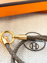 Load image into Gallery viewer, ✨BRAND NEW✨2025 Hermes Glenan Double Tour Bracelet / Étoupe / Size T2
