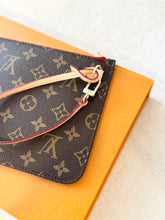 Load image into Gallery viewer, LOUIS VUITTON 2024 Neverfull MM Monogram Pochette Wristlet Pouch / Cherry
