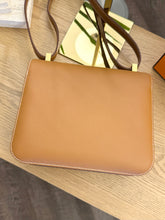 Load image into Gallery viewer, HERMES Constance 24 Evercolor Leather Shoulder Bag in Gold
