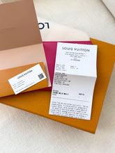 Load image into Gallery viewer, LOUIS VUITTON 2025 Canvas Credit Card Holder / Pondichery Pink

