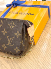 Load image into Gallery viewer, LOUIS VUITTON Monogram Canvas Mini Pochette Accessoires
