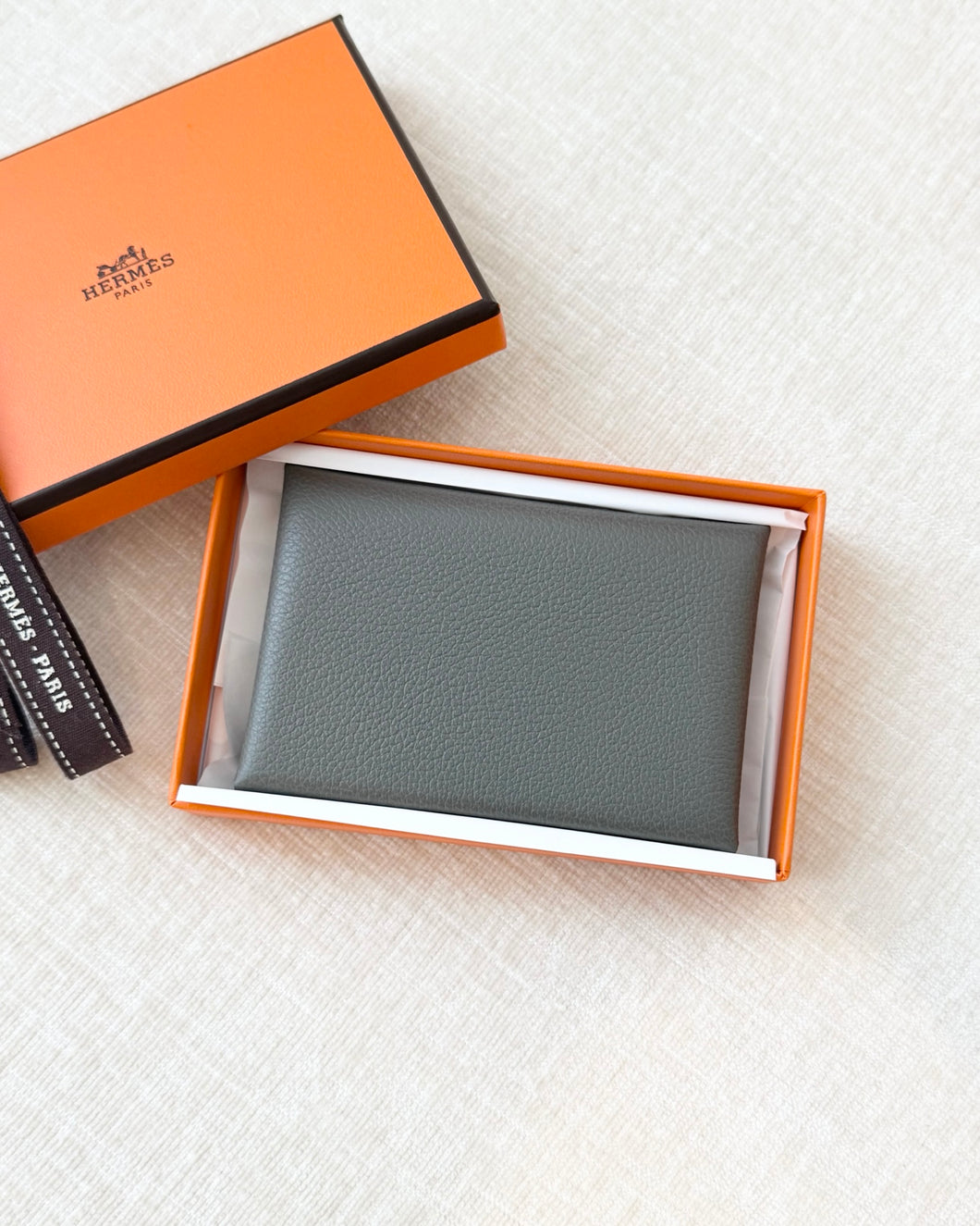 HERMES 2024 Calvi Duo Compact Card Holder in Gris Meyer / Evercolor