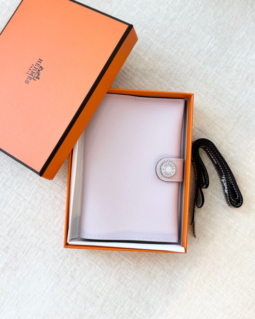 HERMES 2024 R.M.S Passport Holder - Mauve Pale / Evercolor