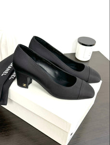 CHANEL 2020 Grosgrain Fabric Uniform Pumps in Black - EU37